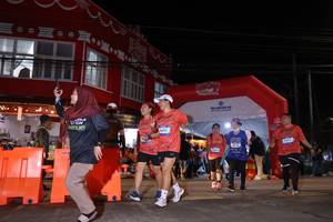 BIB: 3693
                            <button type="button" onclick="openModal(26262904)" class="btn btn-primary btn-sm float-right btn-popup" data-toggle="modal" data-target=".modal-high-quality">
                        <i class="fas fa-shopping-cart"></i> Add to Cart
                    </button>
                                            <button type="button" onclick="isThisMe(26262904, true)" class="btn btn-success btn-sm float-right btn-popup btn-isme hidden" data-toggle="tooltip" data-placement="bottom" title="นี่คือรูปของคุณใช่ไหม คลิกที่นี่เพื่อเอาเข้าอัลบั้ม">
                        <i class="fas fa-plus"></i> Add to album
                    </button>
                    <button type="button" onclick="isThisMe(26262904, false)" class="btn btn-warning btn-sm float-right btn-popup btn-isnotme hidden">
                        <i class="fas fa-ban"></i> Remove from album
                    </button>